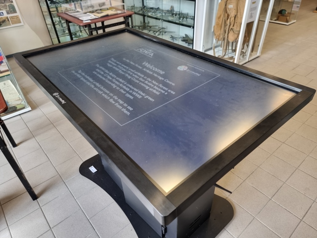 FONFA Touchscreen Table with Software